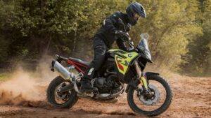 BMW ने लॉन्च किया अपना नया BMW F900 GS, युवाओं को कर रहा अपनी और आकर्षित