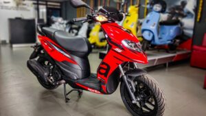 घर लाएं फुली डिजिटल इंस्ट्रूमेंट कंसोल और ABS फीचर्स वाली Aprilia SR 160 स्कूटर